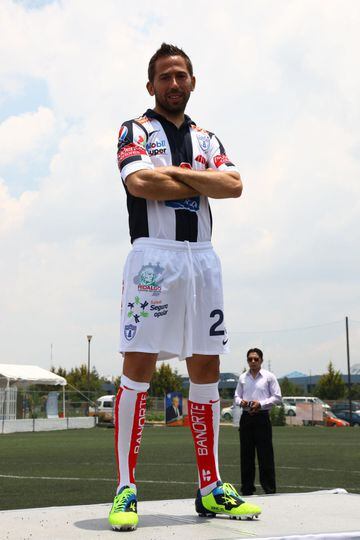En 2012 probó suerte en la Liga MX al fichar por Pachuca procedente del Rayo Vallecano. Con los Tuzos sólo pudo jugar nueve partidos.