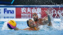 Budapest (Hungary), 29/06/2022.- Martin Famera of Spain (R) in action against Marko Petkovic of Montenegro during the men's water polo quarterfinal match Spain vs Montenegro at the 19th FINA World Aquatics Championships in Hajos Alfred National Sports Swimming Pool in Budapest, Hungary, 29 June 2022. (Hungría, España) EFE/EPA/Szilard Koszticsak HUNGARY OUT
