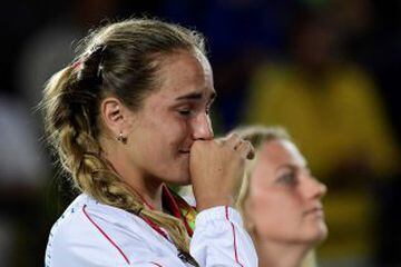 Gold medallist Puerto Rico's Monica Puig reacts during the podium ceremony of the women's singles tennis event at the Olympic Tennis Centre of the Rio 2016 Olympic Games in Rio de Janeiro on August 13, 2016. / AFP PHOTO / JAVIER SORIANO