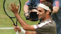 Federer celebra su triunfo en Halle.