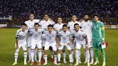 FILE PHOTO: Soccer Football - World Cup - CONCACAF Qualifiers - El Salvador v Mexico - Estadio Cuscatlan, San Salvador, El Salvador - October 12, 2021 Mexico players pose for a team group photo before the match REUTERS/Jose Cabezas/File Photo
