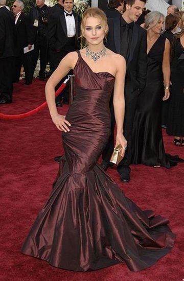 Keira Knightley en los Premios Oscar de 2006 con un vestido de Vera Wang