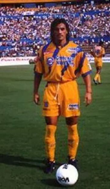El campeón de América dejó Sao Paulo en 1996 para fichar en Tigres. Se mantuvo una temporada, aunque no pudo consolidarse.