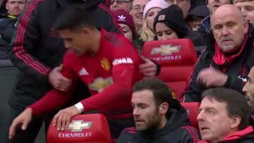 Alexis jugó amistoso por el United a la espera de su salida