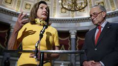Nancy Pelosi y Chuck Schumer hacen comentarios a los medios de comunicaci&oacute;n despu&eacute;s de una reuni&oacute;n en el Capitolio de los Estados Unidos en Washington, DC, EE. UU., 03 de agosto de 2020.