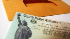 Temporada de impuestos 2023: Cómo saber si te deben un cheque de estímulo antes de la fecha límite