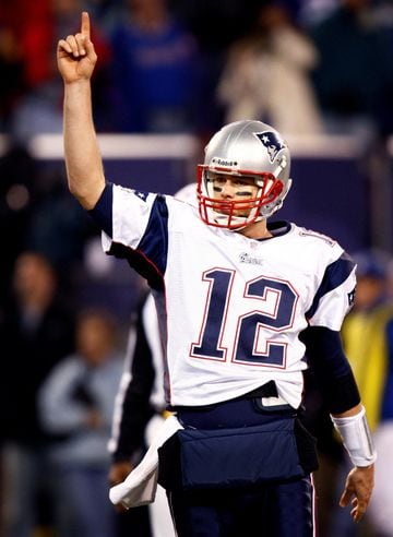 At the end of the 2007 season, Brady’s performances saw him scoop his first MVP award. In total that year, he threw for 398 passes, 4,806 yards, 50 touchdowns and eight interceptions.