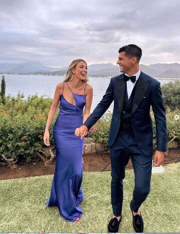 El delantero del Atlético de Madrid junto a su esposa Alice Campello durante la boda en La Fortaleza De Puerto Pollenca.