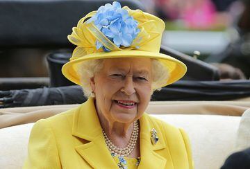 La Reina Isabel II entrando en Ascot.