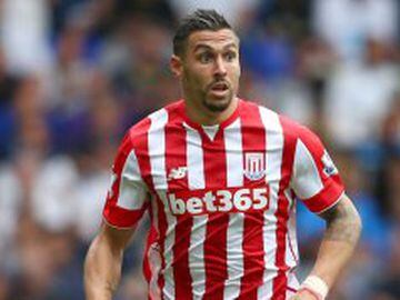 Stoke City and US international soccer player Geoff Cameron loves retweeting Trump.
