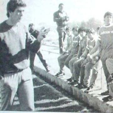 Manuel Pellegrini y una postal de su primer día entrenando al primer equipo de la U.