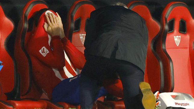 Alarma Morata: el delantero se va entre lágrimas y con la rodilla derecha dañada
