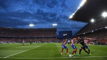 A general view as Karim Benzema of Real Madrid takes on Stefan Savic of Atletico Madrid during the UEFA Champions League Semi Final second leg match between Club Atletico de Madrid and Real Madrid CF at Vicente Calderon Stadium on May 10, 2017 in Madrid, 
