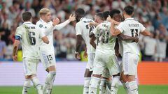 Los jugadores del Madrid celebran la victoria ante el Leipzig.