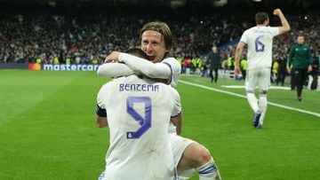 MADRID, SPAIN - MARCH 09: Karim Benzema (L) Real Madrid CF celebrates scoring their third goal with teammate Luka Modric (R) during the UEFA Champions League Round Of Sixteen Leg Two match between Real Madrid and Paris Saint-Germain at Estadio Santiago Be