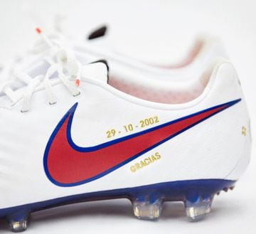 Iniesta to wear special one off commemorative Nike boots AS USA