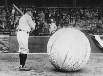 El “Bambino” ganó siete Series Mundiales, tres con Boston y cuatro con NY Yankees. Fue nombrado MVP en 1923, acudió dos veces al All-Star Game y fue líder de home runs en la Liga Americana durante 12 ocasiones.