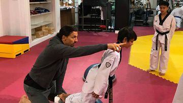 El capit&aacute;n de LA Galaxy acudi&oacute; a una academia de taekwondo para alentar a los j&oacute;venes a seguir por el camino de las artes marciales.