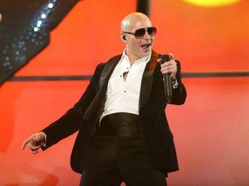 Pitbull con la canción 'El taxi' hizo un plagio muy evidente de la canción 'Murder She Wrote' de Chaka Demus & Pliers. 


