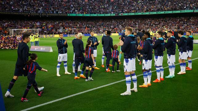 What is a ‘guard of honor’ in soccer? When do teams do it?