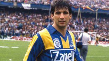 Todos los títulos que ganó en su carrera fueron con Barcelona en la década del 90'. Además del conjunto español, Pizzi cuenta con pasos por Rosario Central, Toluca, Tenerife, Valencia, River Plate, Porto y Villarreal.