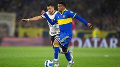 BUENOS AIRES, ARGENTINA-JULY 5: Boca Juniors Frank Fabra in action against Corinthians Giuliano during Copa Libertadores football match between Boca Juniors and Corinthians at Alberto J. Armando Stadium in Buenos Aires City, Argentina on July 5, 2022. (Photo by Stringer/Anadolu Agency via Getty Images)