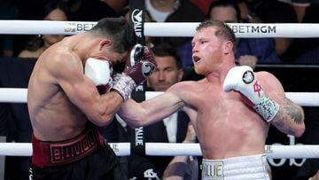 LAS VEGAS, NEVADA - MAY 07: Canelo Alvarez (R) throws a right at Dmitry Bivol in the ninth round of their WBA light heavyweight title fight at T-Mobile Arena on May 07, 2022 in Las Vegas, Nevada. Bivol retained his title by unanimous decision.   Ethan Miller/Getty Images/AFP
== FOR NEWSPAPERS, INTERNET, TELCOS & TELEVISION USE ONLY ==