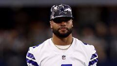 ARLINGTON, TEXAS - AUGUST 26: Quarterback Dak Prescott #4 of the Dallas Cowboys looks on as the Dallas Cowboys take on the Seattle Seahawks in the fourth quarter of a NFL preseason football game at AT&T Stadium on August 26, 2022 in Arlington, Texas.   Tom Pennington/Getty Images/AFP
== FOR NEWSPAPERS, INTERNET, TELCOS & TELEVISION USE ONLY ==