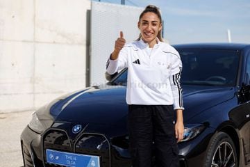 La jugadora española eligió un BMW i4 eDrive35 valorado en 57.350 euros.