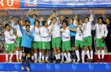 El 2 de octubre de 2005, la Selección Mexicana Sub 17 logró lo impensable: el campeonato mundial en la categoría. El mítico equipo dirigido por Jesús Ramírez en la final del Mundial de Perú venció 3-0 a Brasil, con goles de Carlos Vela, Omar Esparza y Ever Guzmán. Fue el primer campeonato mundial de México en fútbol en cualquier categoría.