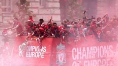Liverpool Champions League Winners Parade  02 June 2019, England, Liverpool: Liverpool players celebrate in an open top bus with fans during the Champions League Winners Parade, a day after they won the UEFA Champions League final soccer match against T
