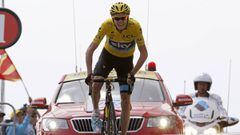 Overall leader&#039;s yellow jersey Britain&#039;s Christopher Froome celebrates before crossing the finish line at the end of the 242.5 km fifteenth stage of the 100th edition of the Tour de France cycling race on July 14, 2013 between Givors and Mont Ventoux, southeastern France.   AFP PHOTO / PASCAL GUYOT