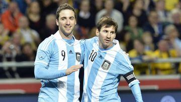 Emotivo reencuentro de Higuaín con Messi, Dybala y Di María