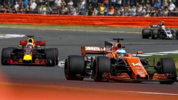 Alonso con el McLaren y Ricciardo con el Red Bull.