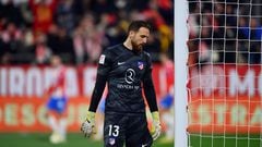 Atletico Madrid's Slovenian goalkeeper #13 Jan Oblak reacts during the Spanish league football match between Girona FC and Club Atletico de Madrid  at the Montilivi stadium in Girona on January 3, 2024. (Photo by Pau BARRENA / AFP)