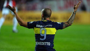 Dario Benedetto se lamenta tras fallar una ocasi&oacute;n ante Estudiantes de La Plata.