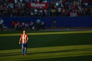 Atletico de Madrid's new signing French forward Kevin Gameiro stands on the field during his presentation at the Vicente Calderon stadium in Madrid on July 31, 2016. / AFP PHOTO / GERARD JULIEN