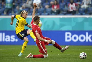 Emil Forsberg of Sweden scores their side's first goal during the UEFA Euro 2020 Championship Group E match between Sweden and Poland at Saint Petersburg Stadium on June 23, 2021 in Saint Petersburg, Russia.