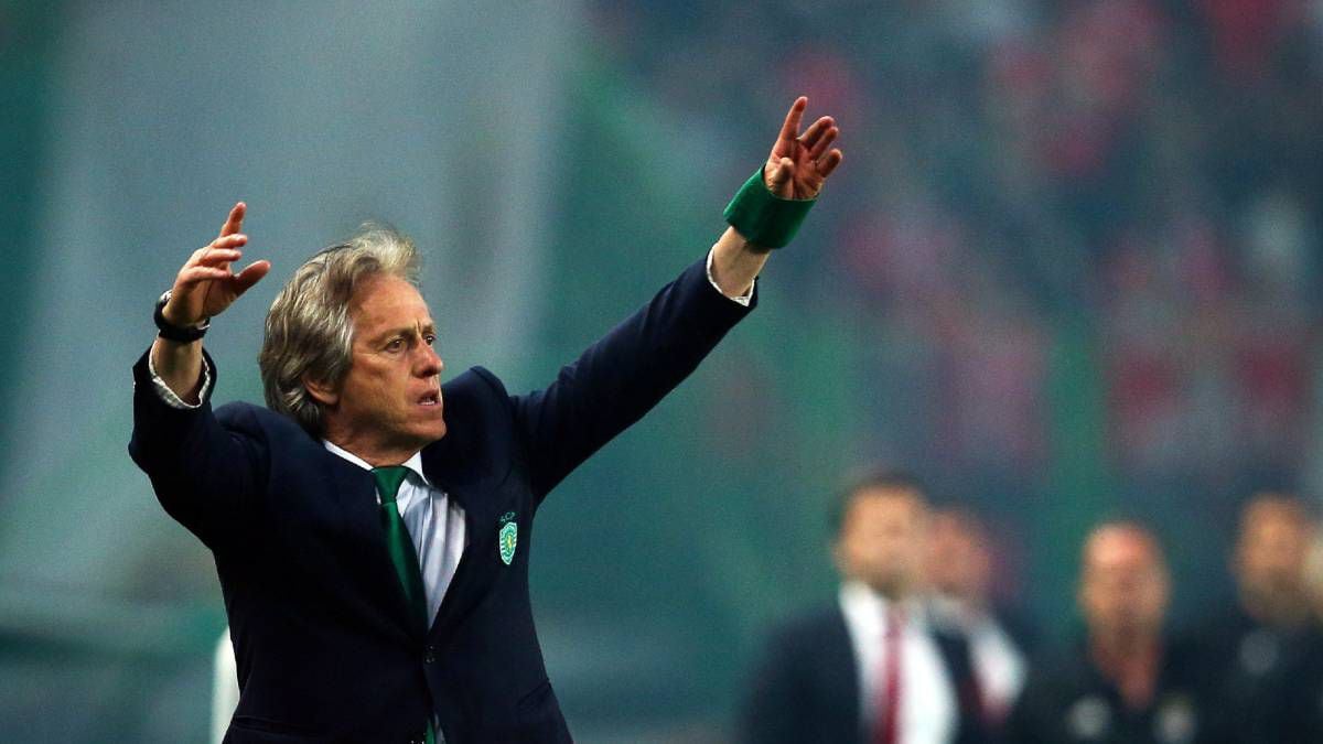 Lisbon (Portugal), 05/05/2018.- Sporting&#039;s head coach Jorge Jesus gestures during the Portuguese First League soccer match between Sporting Lisbon and Benfica Lisbon at Alvalade Stadium in Lisbon, Portugal, 05 May 2018. (Lisboa) EFE/EPA/MANUEL DE ALM