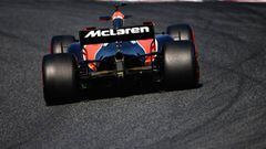 MONTMELO, SPAIN - MARCH 09: Stoffel Vandoorne of Belgium driving the (2) McLaren Honda Formula 1 Team McLaren MCL32 on track during day three of Formula One winter testing at Circuit de Catalunya on March 9, 2017 in Montmelo, Spain.  (Photo by Dan Istitene/Getty Images)