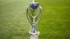 El trofeo de campeón de la Supercopa de Europa de la UEFA.
