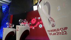 Se muestran los bombos en el sorteo de la Copa del Mundo de Qatar 2022, previo a la ceremonia.