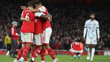 London (United Kingdom), 09/10/2022.- Players of Arsenal celebrate after the English Premier League soccer match between Arsenal FC and Liverpool FC in London, Britain, 09 October 2022.