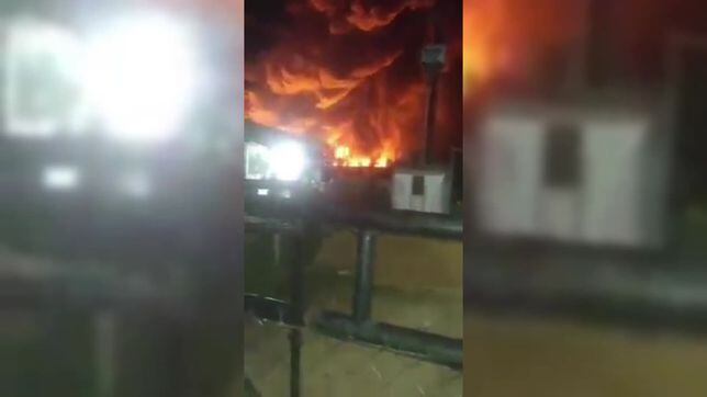 Así fue el incendio en Huimanguillo, Tabasco: desalojan a 450 personas