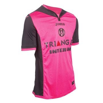 As Scotland so elegantly proved, if you're going pink then black trim is the definitely the way to go. And Toulouse knocked it out of the park with this number, their 15/16 away shirt.
