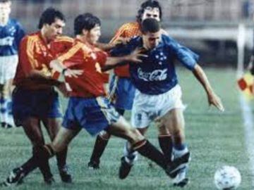Ronaldo fue figura de Cruzeiro. Pero nada pudo hacer frente a Unión Española, en octavos de final de la Copa de 1994. Los nacionales ganaron la llave.