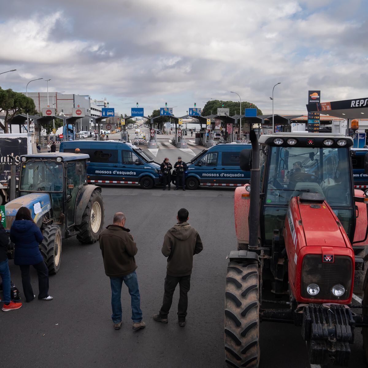 Carreteras cortadas por las huelgas y protestas de los agricultores hoy, 14  de febrero: consulta el mapa de la DGT 