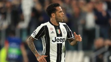 TURIN, ITALY - MAY 09:  Dani Alves of Juventus celebrates scoring his sides second goal during the UEFA Champions League Semi Final second leg match between Juventus and AS Monaco at Juventus Stadium on May 9, 2017 in Turin, Italy.  (Photo by Richard Heat