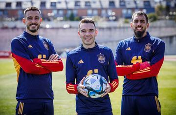 Joselu, junto a Aspas y Borja Iglesias, en la Selección.