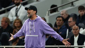 Jürgen Klopp, entrenador del Liverpool, protesta durante el partido ante el Tottenham.